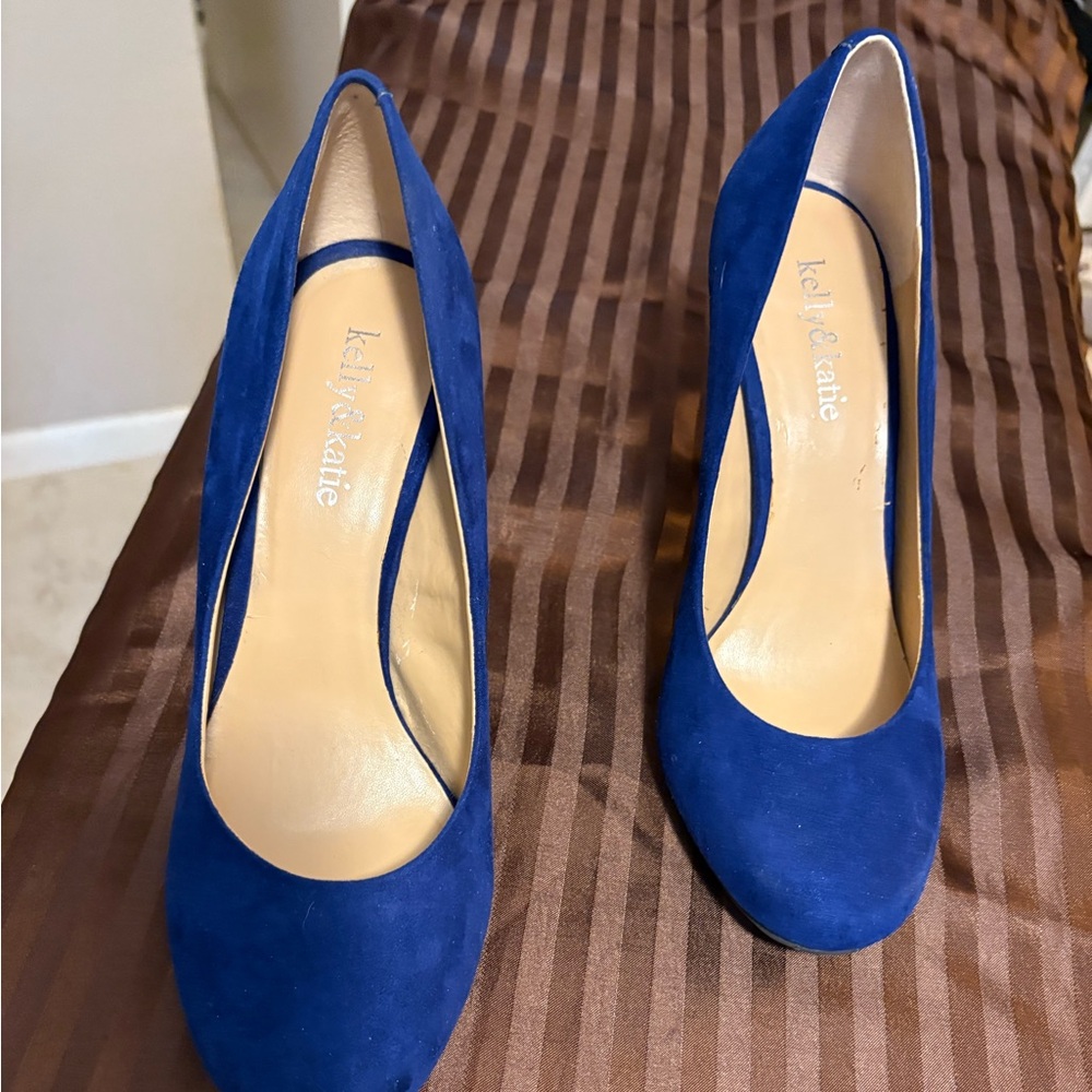 Kelly & Katie Women's Blue Suede Pumps